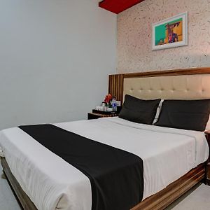 Oyo Hotel Blue Sapphire Residency Near Chhatrapati Shivaji International Airport